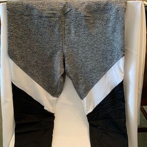 Forever 21 Gray Black White Leggings Large